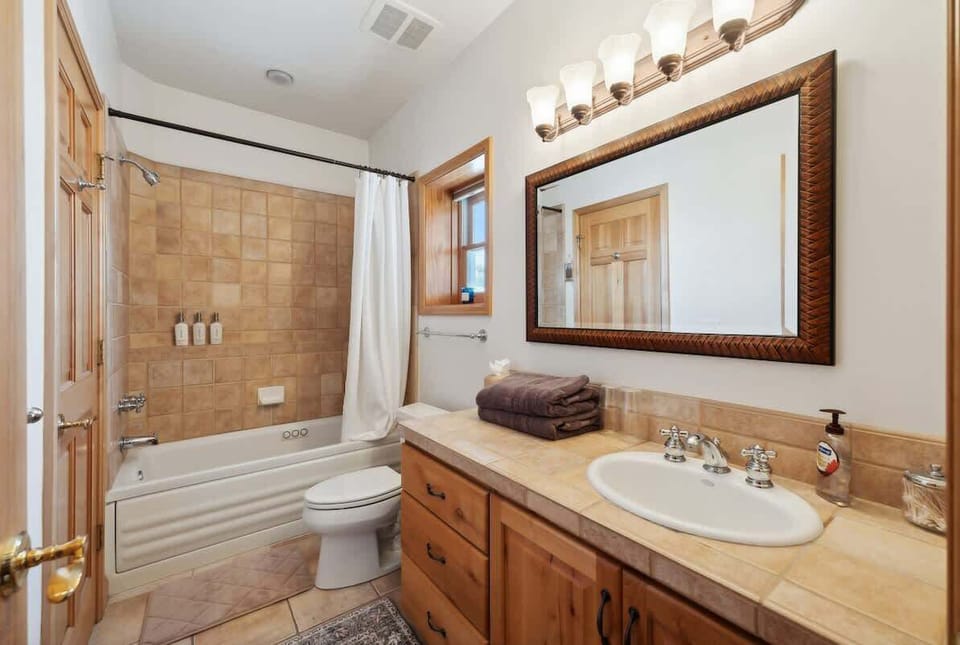 2nd Bathroom