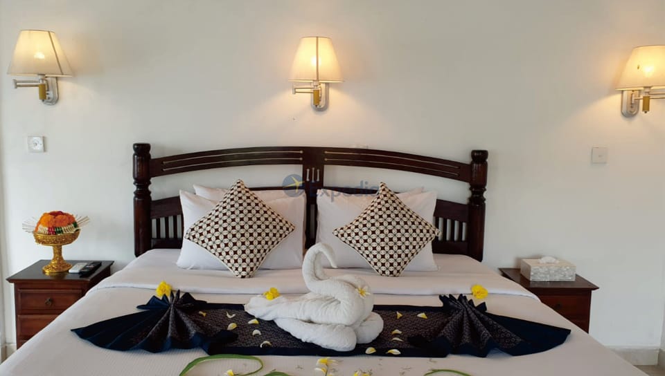 Signature Suite, 1 King Bed, Mountain View | 1 bedroom, in-room safe, desk, free WiFi