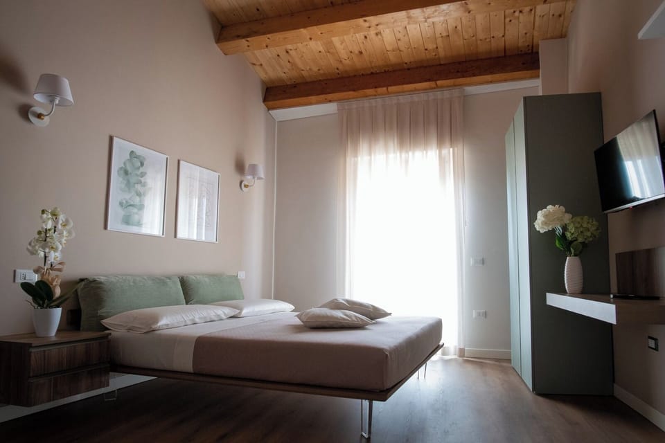 Panoramic Apartment | In-room safe, desk, iron/ironing board, free WiFi