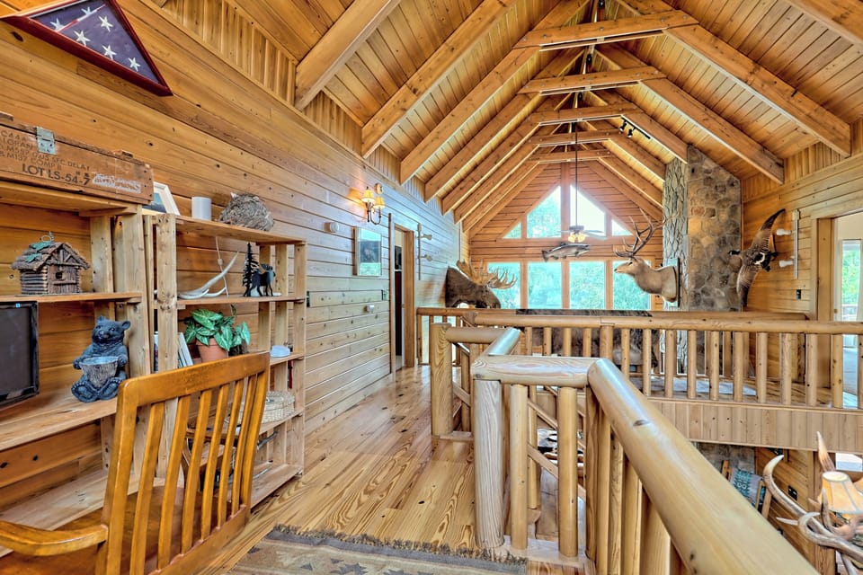 Landing on top floor/desk area