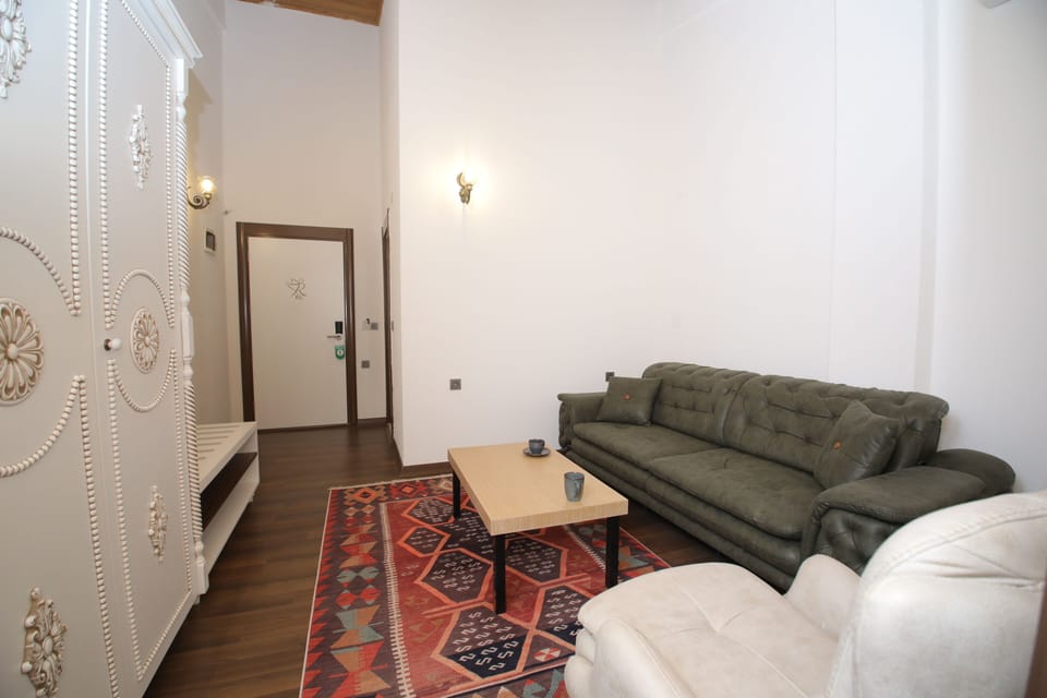Standard Suite | Living area