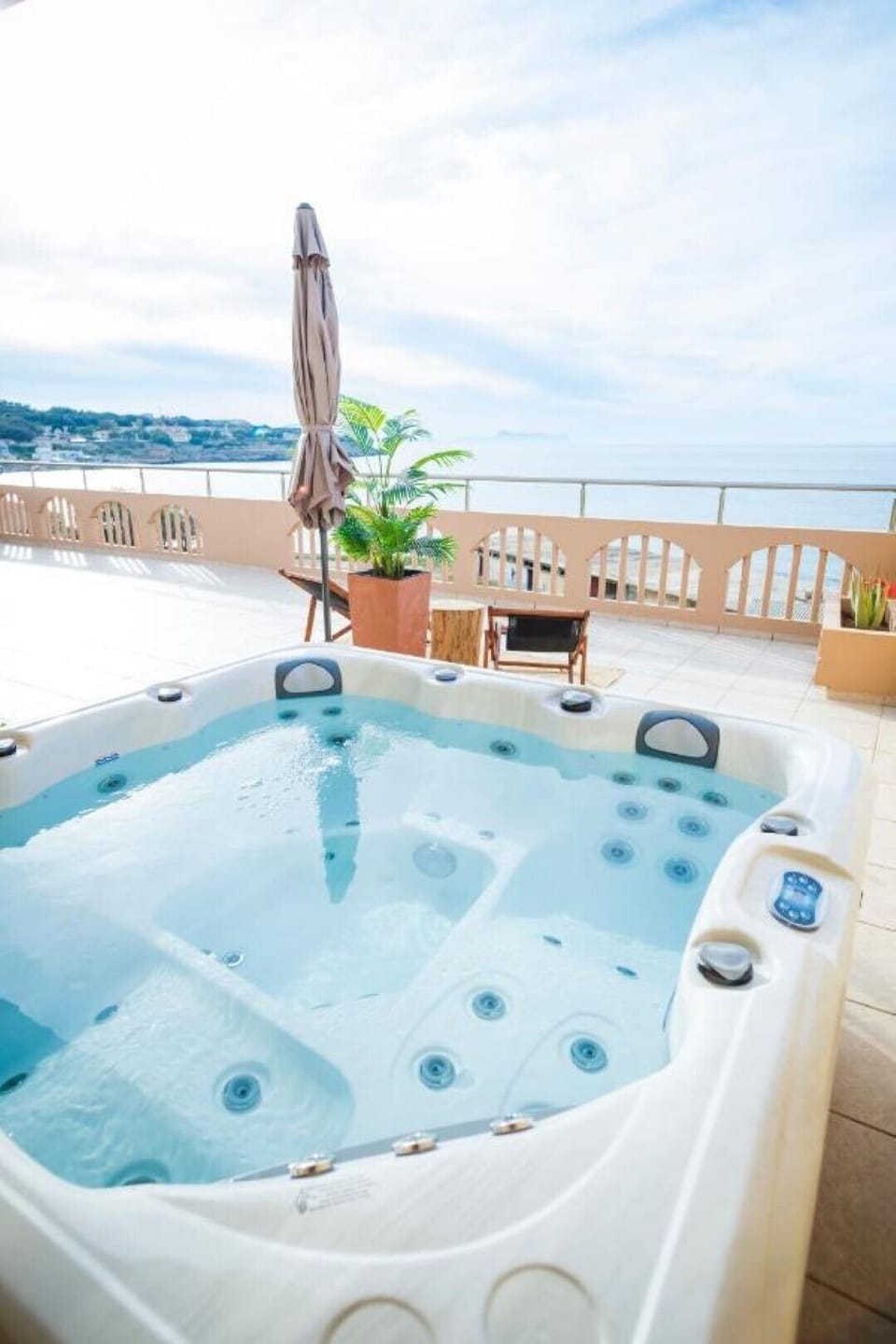 Outdoor spa tub
