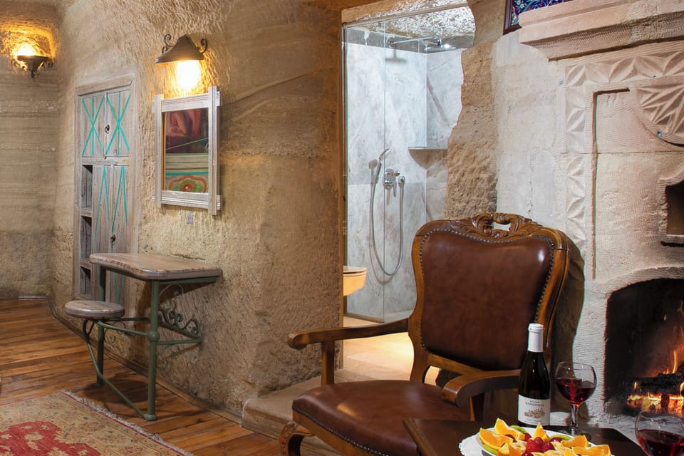 Junior Cave Suite | Premium bedding, down comforters, in-room safe, individually decorated