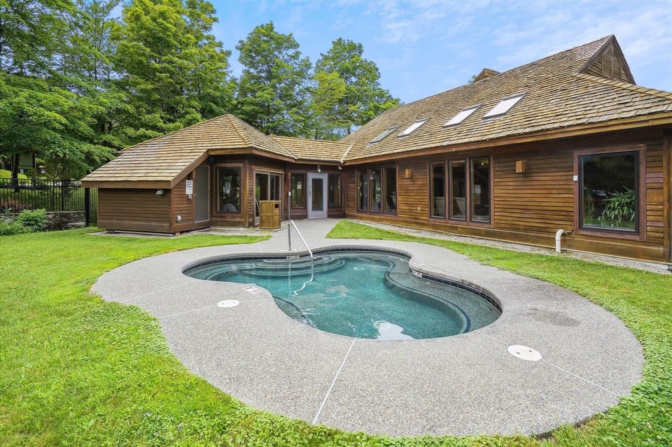 Enjoy the outdoor hot tub!