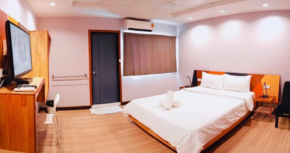 Standard Double Room | Desk, free WiFi, bed sheets
