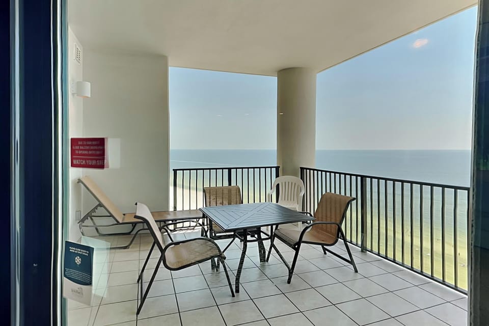 Balcony - Outdoor Dining