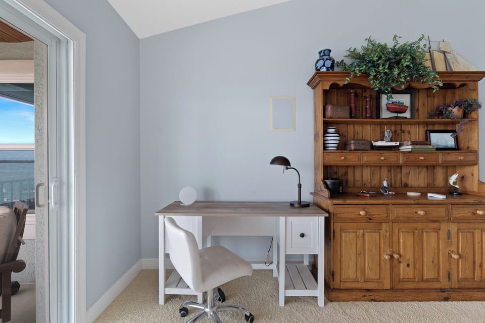 Lovley little office space.