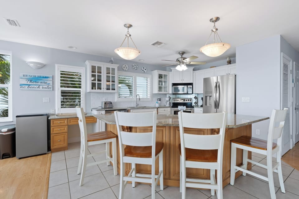 Bar stool seating best for thoes after beach snacks!