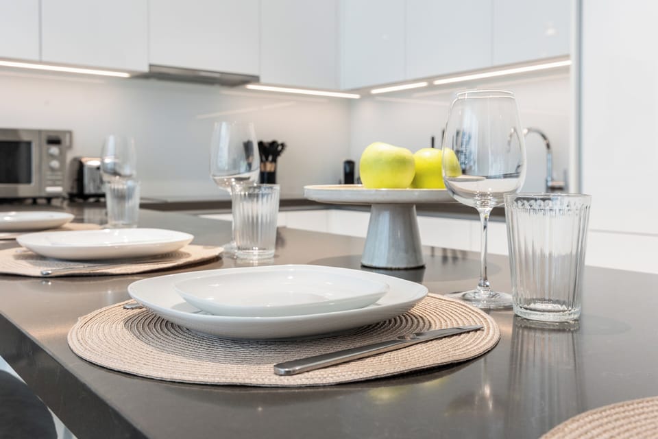 Deluxe Apartment | Private kitchen | Fridge, microwave, oven, espresso maker