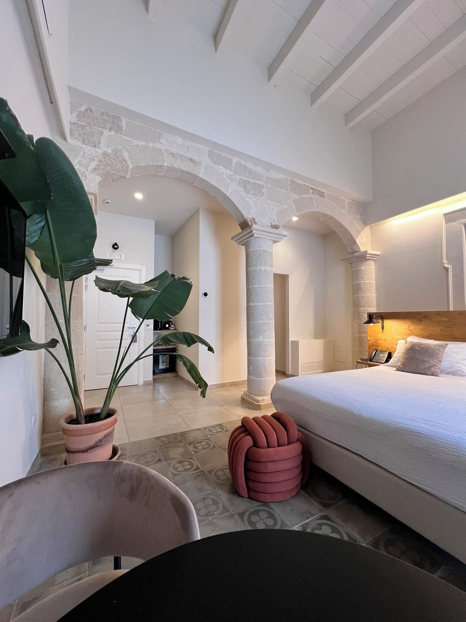 Deluxe Room | Down comforters, minibar, in-room safe, free WiFi