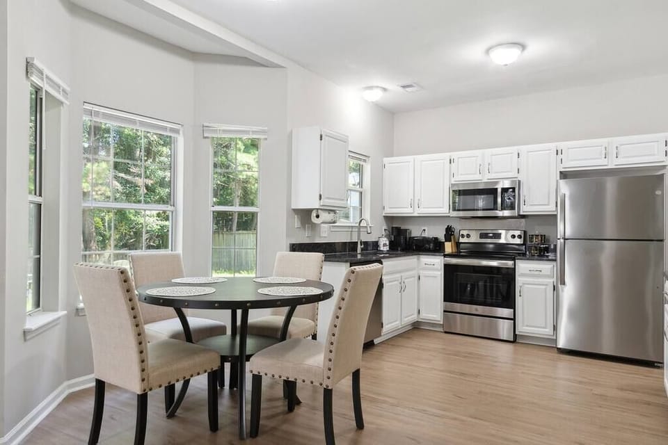  Kitchen Stocked w/ Coffee Bar (2)