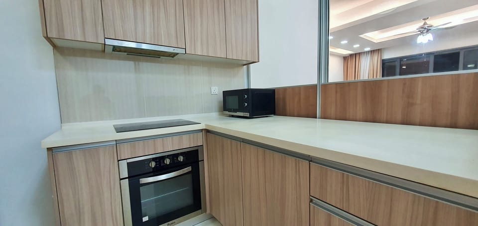 Premium Condo, 3 Bedrooms, Non Smoking, Bathtub | Private kitchen | Full-size fridge, microwave, oven, stovetop