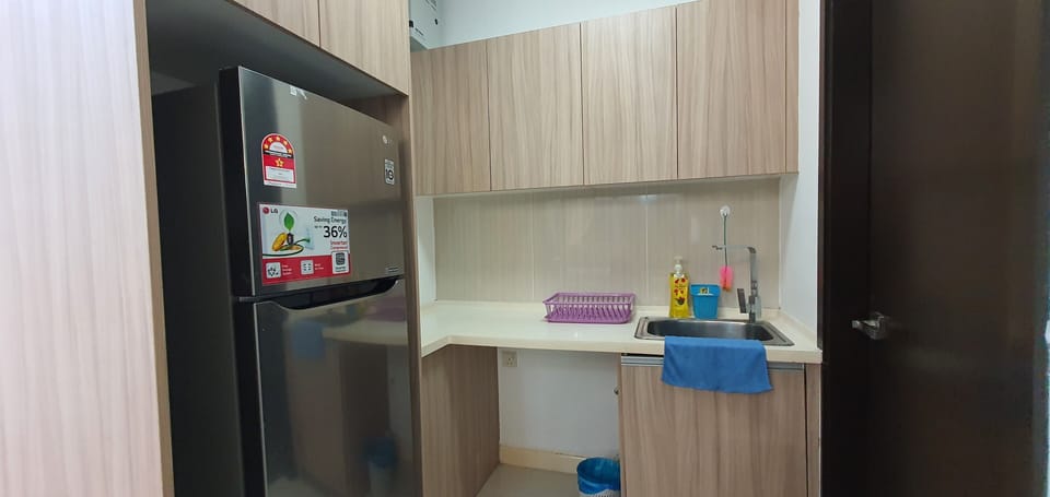 Premium Condo, 3 Bedrooms, Non Smoking, Bathtub | Private kitchen | Full-size fridge, microwave, oven, stovetop