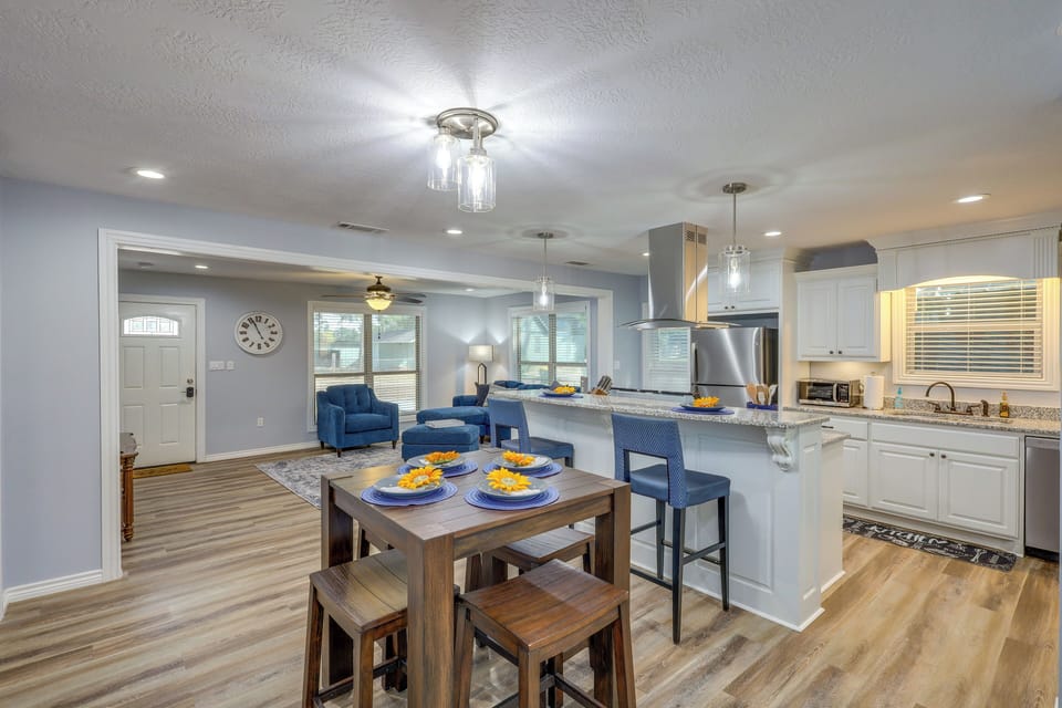 Kitchen | Dining Area