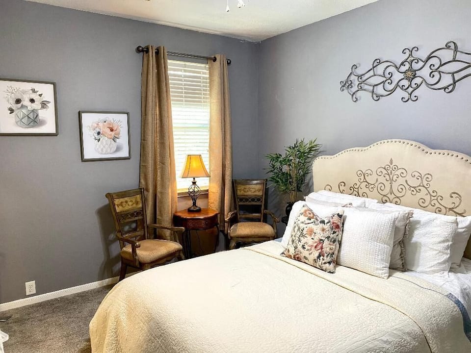 Magnolia Room, Queen Bed, Non-Smoking | Blackout drapes, soundproofing, iron/ironing board (on request)