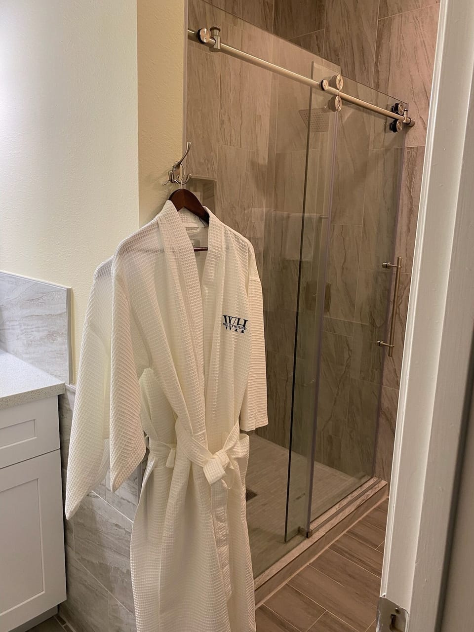 Ashley Street Room, King Bed, Non-Smoking | Blackout drapes, soundproofing, iron/ironing board (on request)