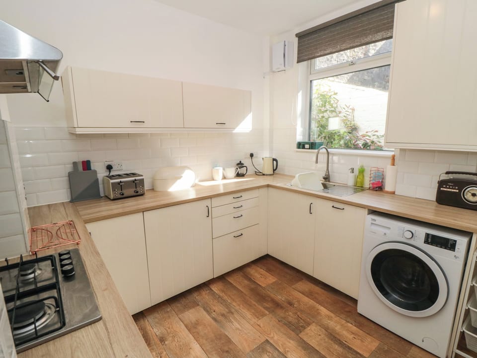 Fridge, dishwasher, electric kettle, toaster