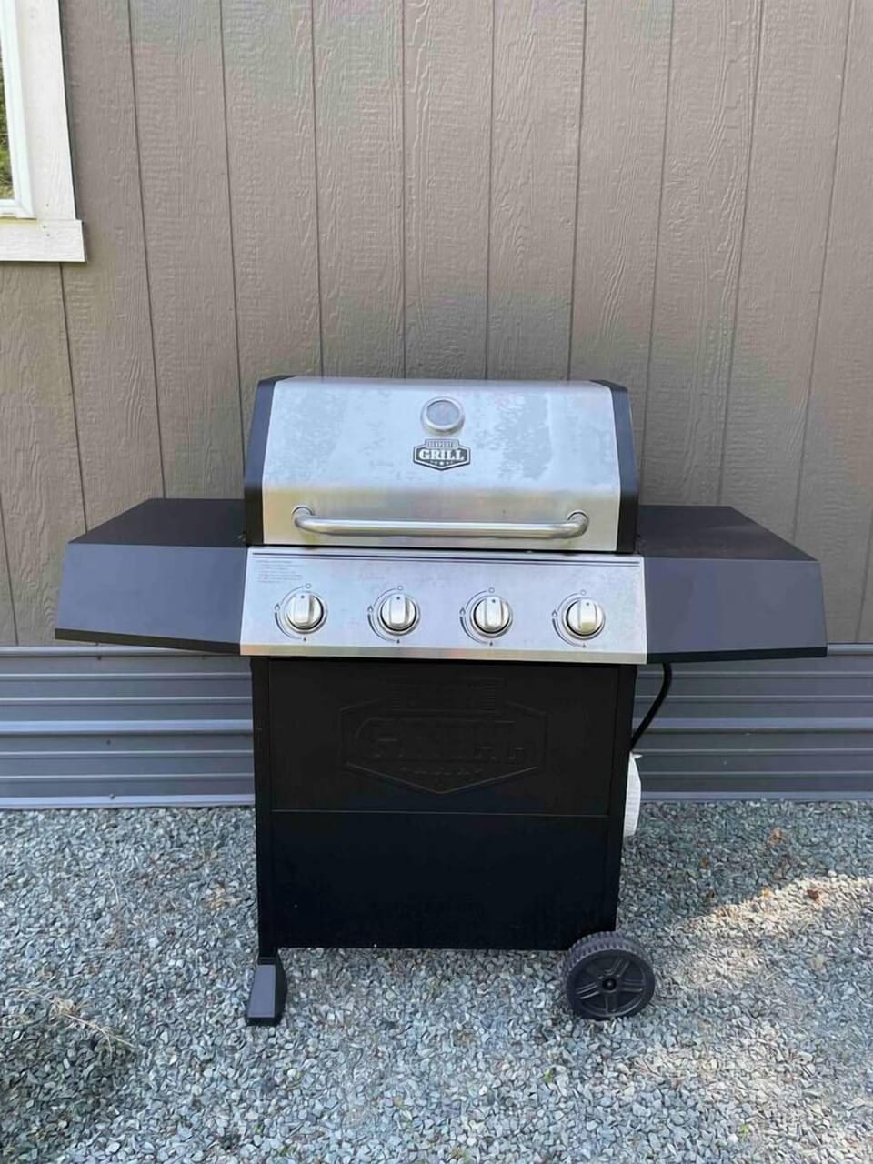 New propane gas grill for bbq dinners! Propane provided! 