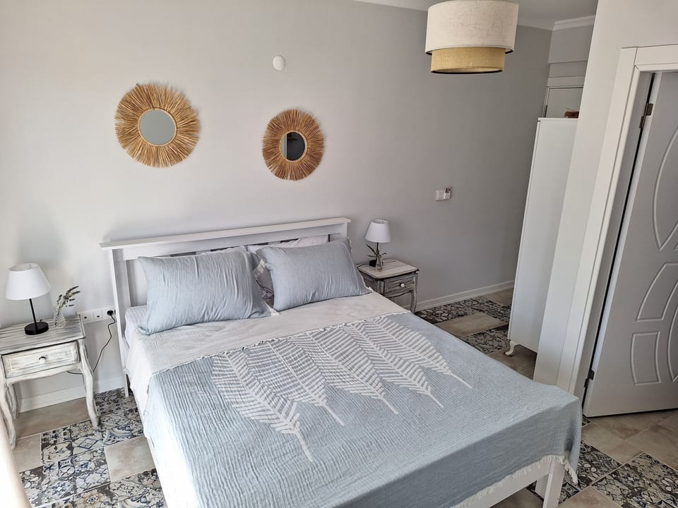 Economy Double Room, Sea View | Minibar, free WiFi, bed sheets