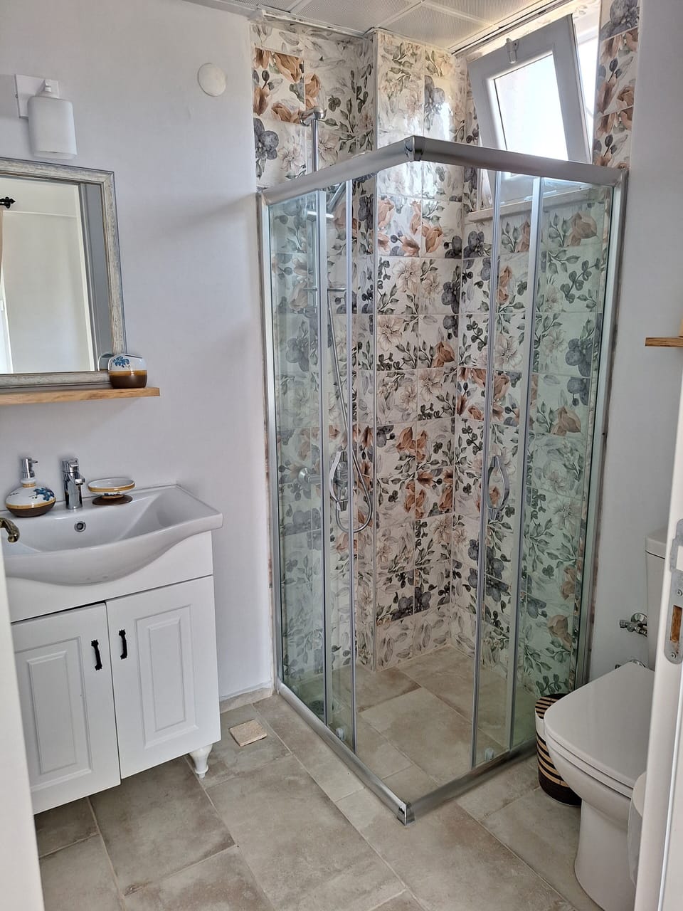 Shower, rainfall showerhead, hair dryer, towels