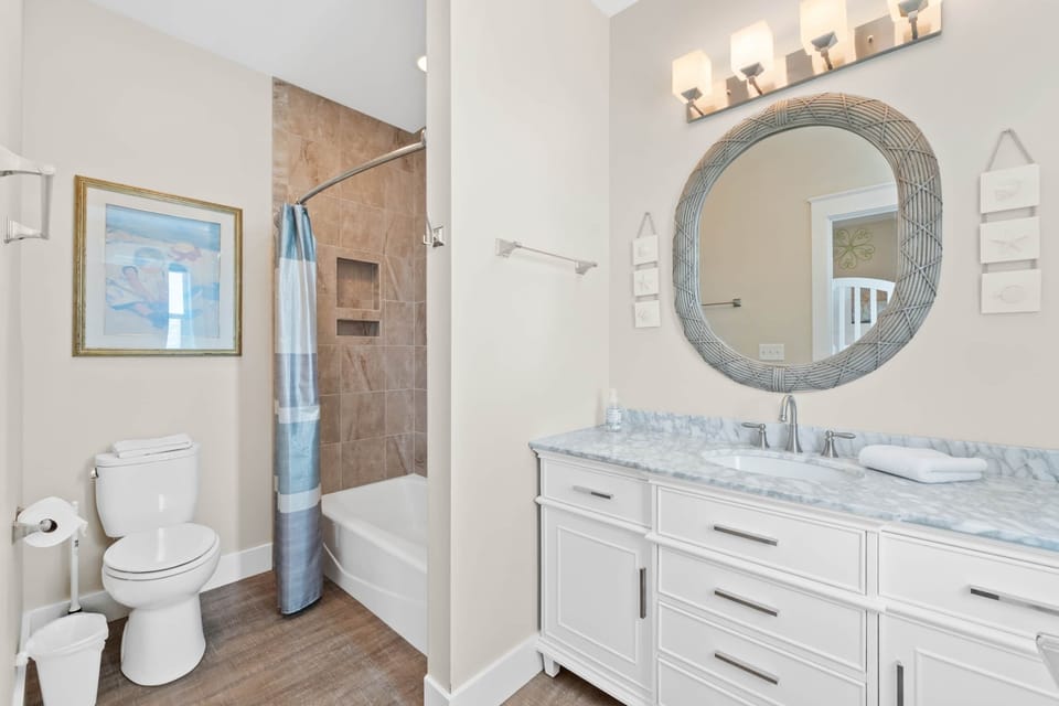 Bunk Room Full Bath