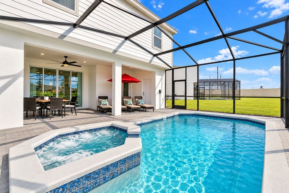 Best Value Disney Pool/Spa Home! No Carpet! No back neighbor! Resort Amenities! House in Polk County