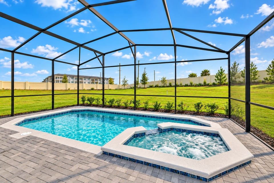 Best Value Disney Pool/Spa Home! No Carpet! No back neighbor! Resort Amenities! House in Polk County