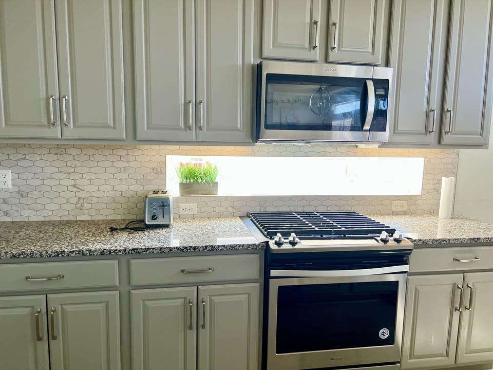 Full kitchen