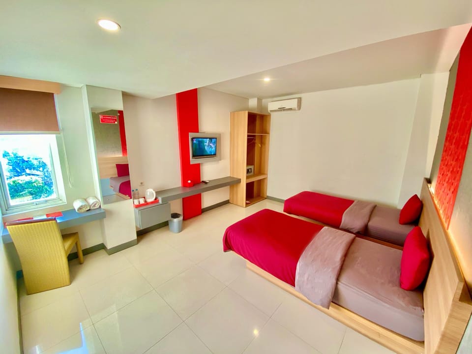 Deluxe Double or Twin Room | Desk, free WiFi, bed sheets