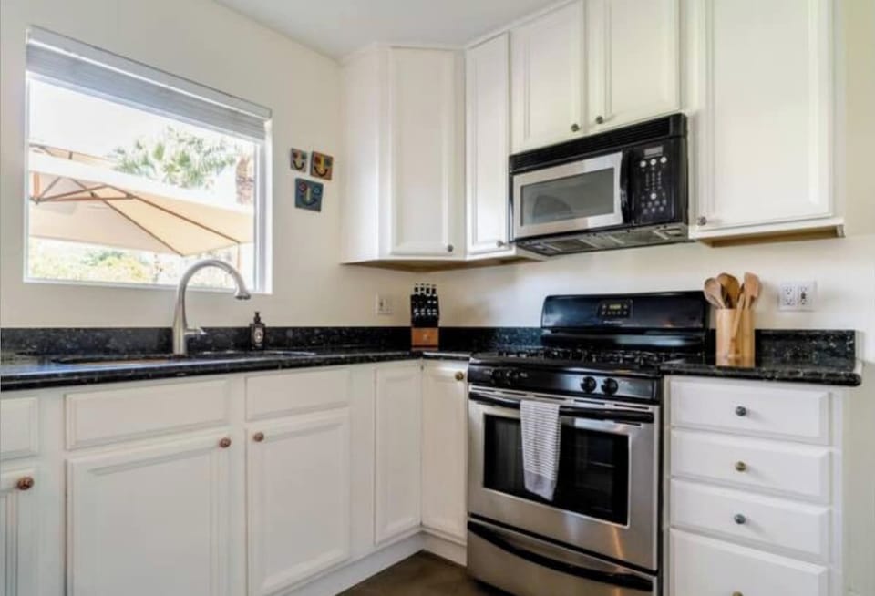 Kitchen Stove & Microwave