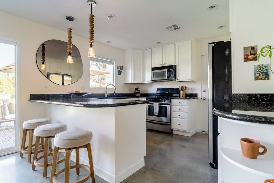 Full Kitchen and Breakfast Seating