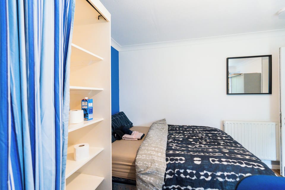 House | 6 bedrooms, iron/ironing board, free WiFi, bed sheets