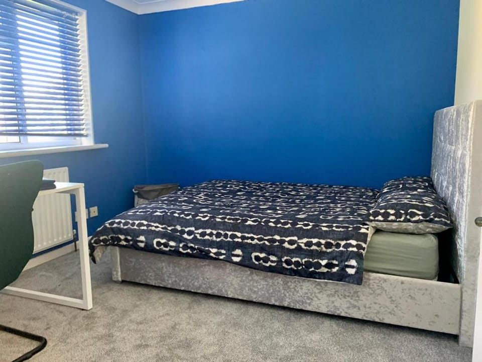 House | 6 bedrooms, iron/ironing board, free WiFi, bed sheets