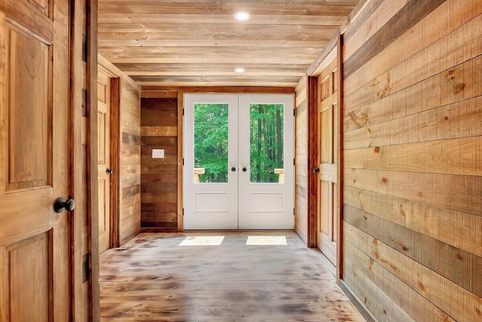 Love the view of the outdoors from the door. 