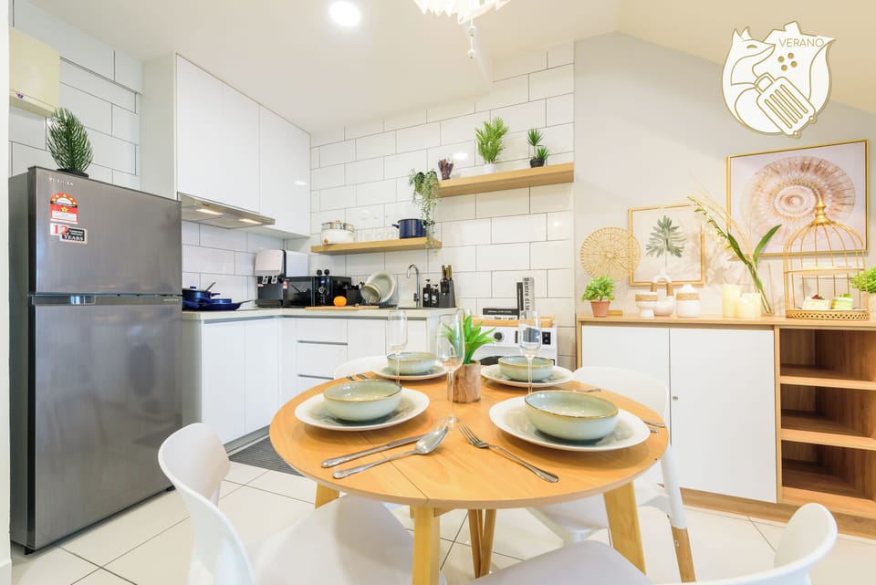 Luxury Condo | Private kitchen | Fridge, microwave, cookware/dishes/utensils