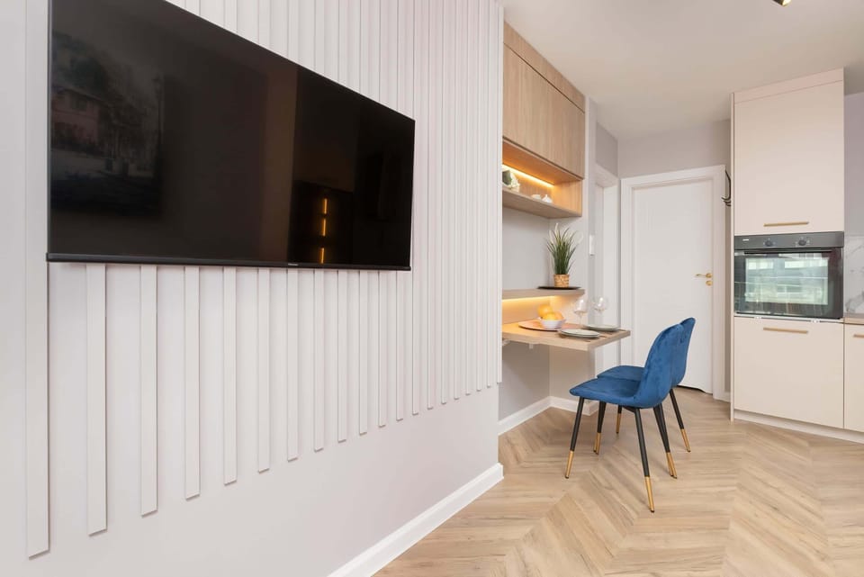 The living area's tasteful furnishings ensure a pleasant stay. 