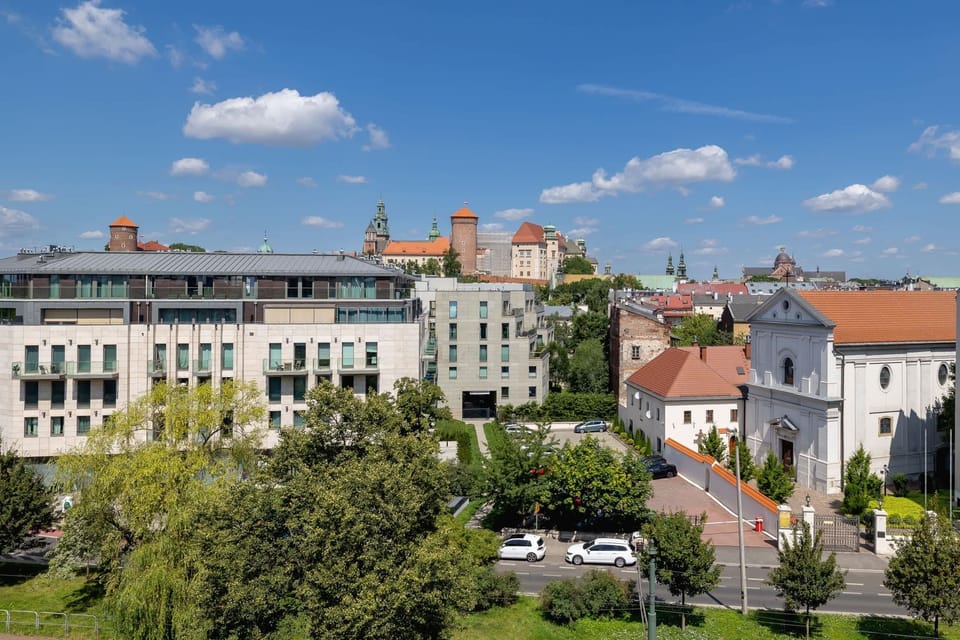 Enjoy easy access to the city's attractions from this well-located building. 