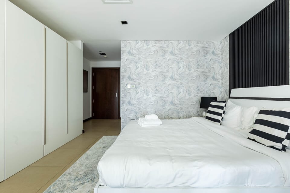 Deluxe Studio | Egyptian cotton sheets, premium bedding, memory foam beds