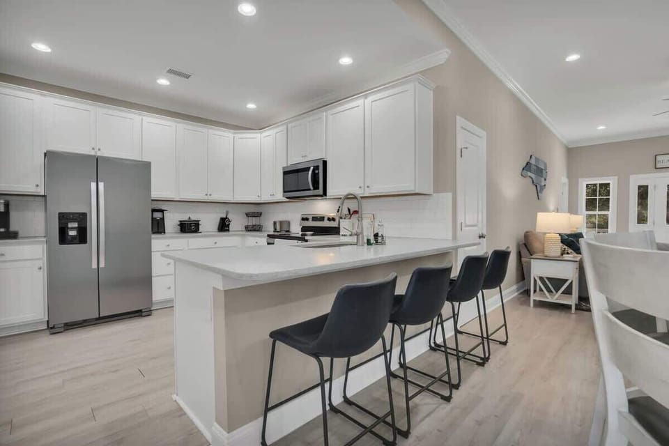 Beautiful Upgraded Kitchen