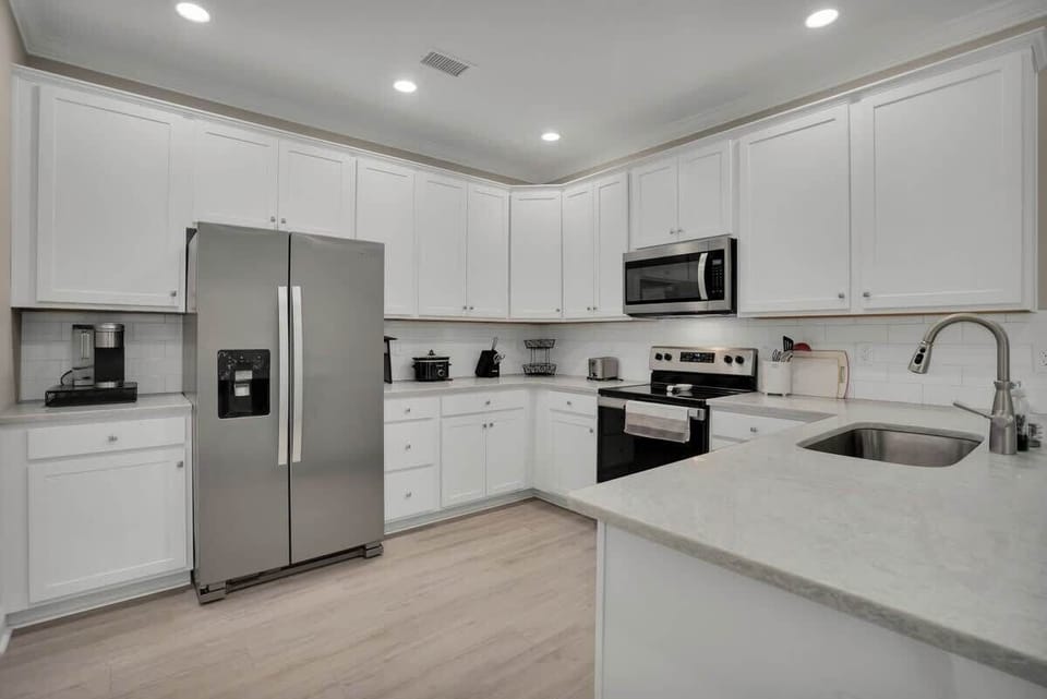Fully Stocked Kitchen