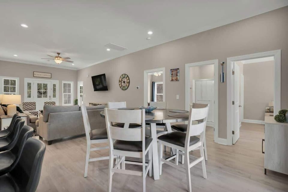 Dining/Living Areas