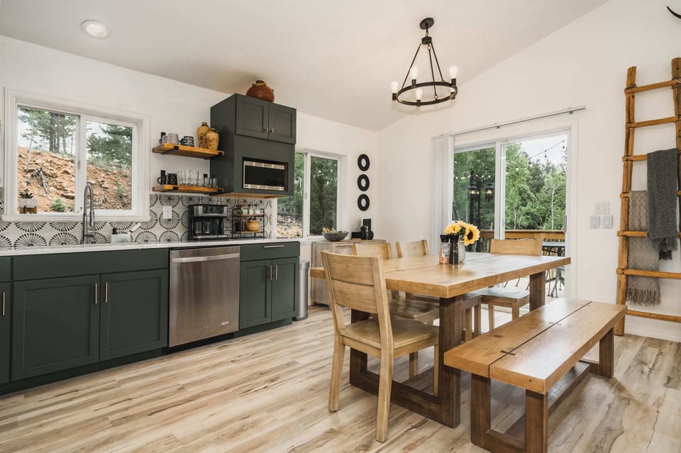 Eat in Kitchen with Grilling Patio