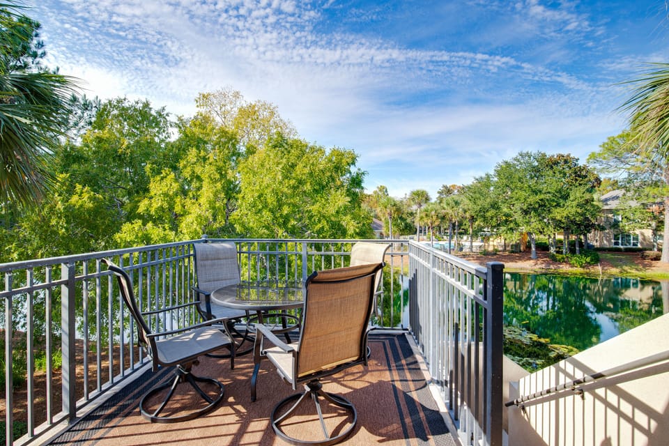 Turnberry/Magnolia Bay Community Pool