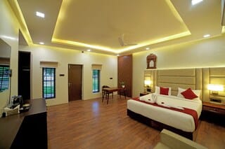 Royal Suite | 1 bedroom, in-room safe, desk, laptop workspace