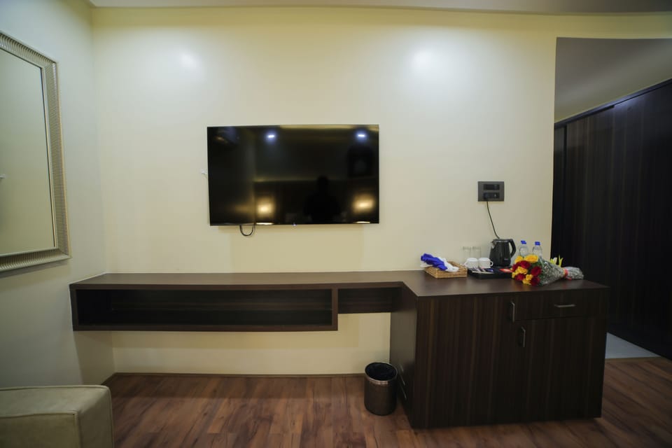Royal Suite | Living area | LCD TV