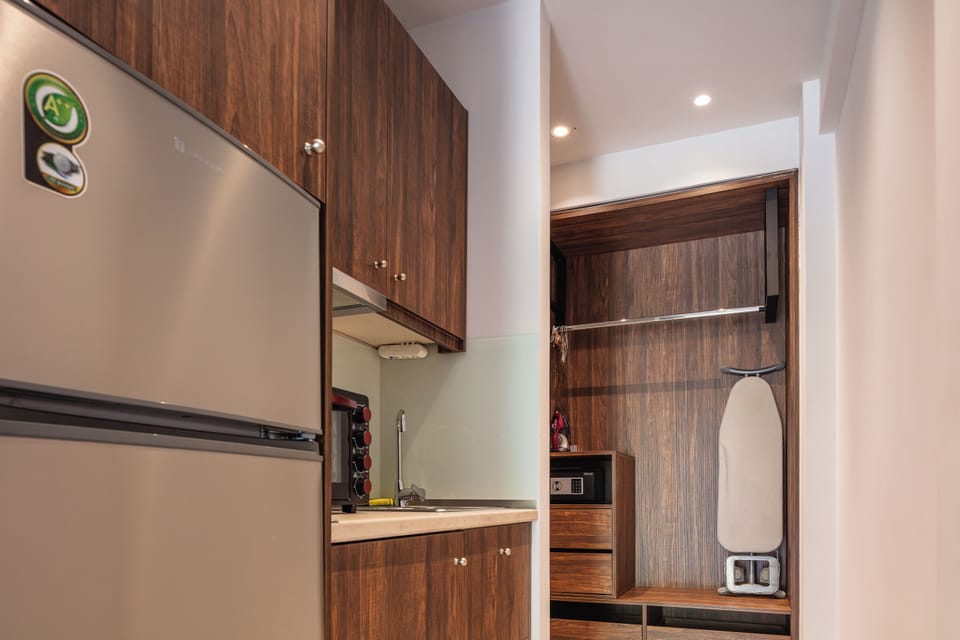 Studio | In-room safe, iron/ironing board, WiFi (free), bed sheets
