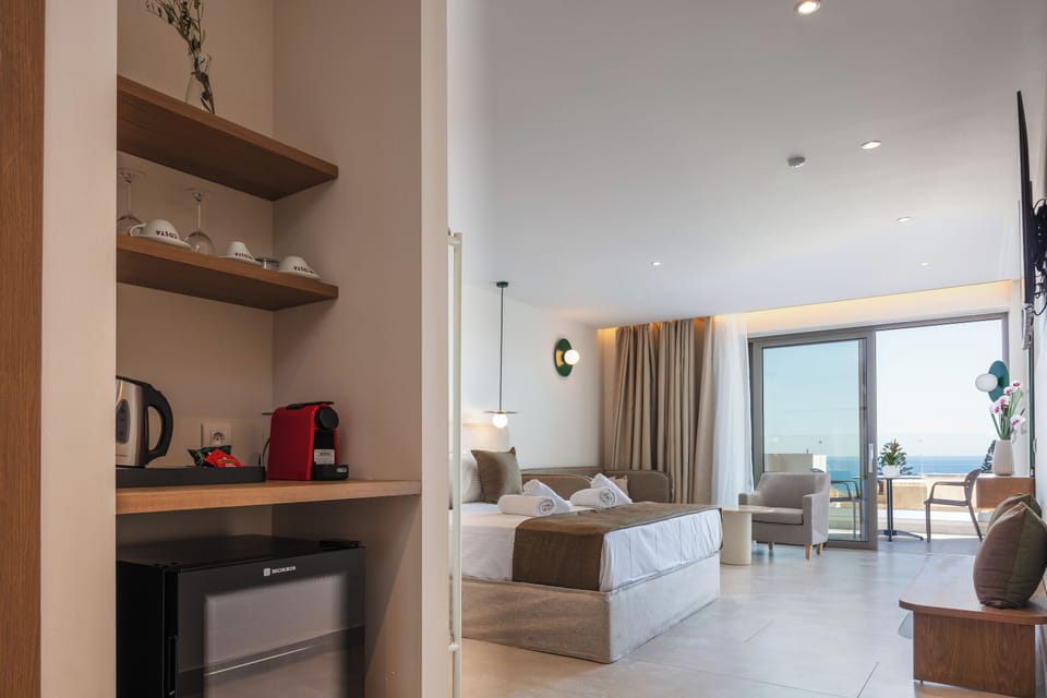 Superior Room, Sea View | In-room safe, iron/ironing board, WiFi (free), bed sheets