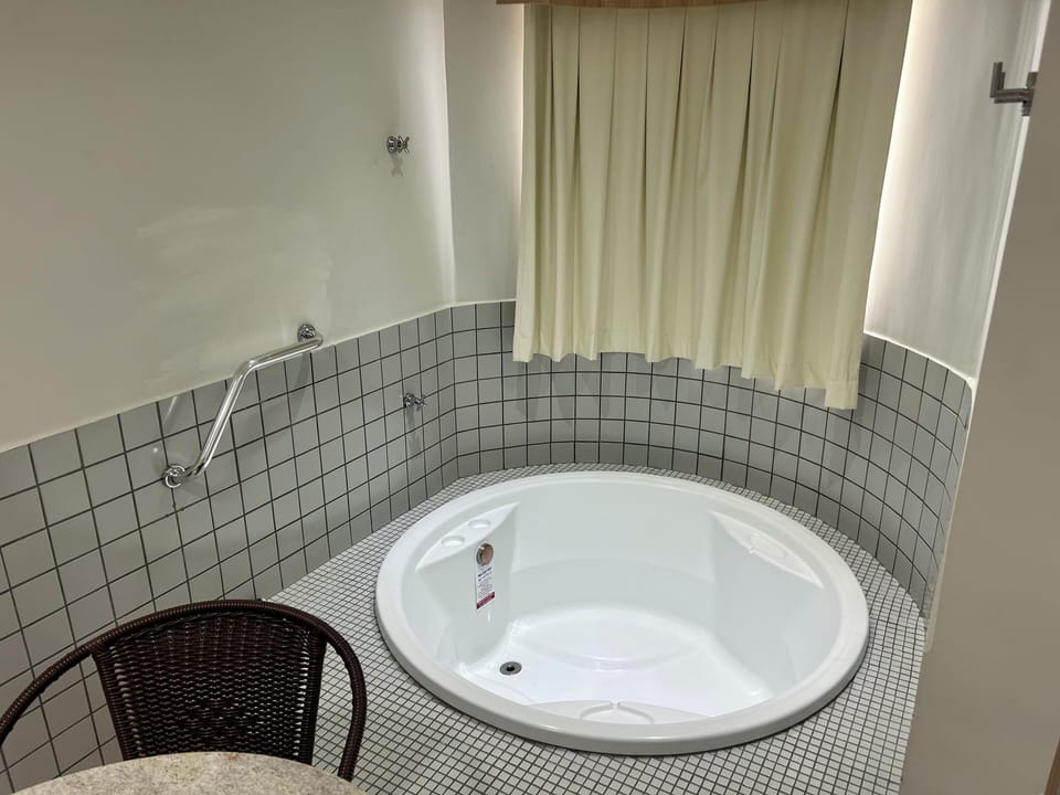 Standard Room | Jetted tub