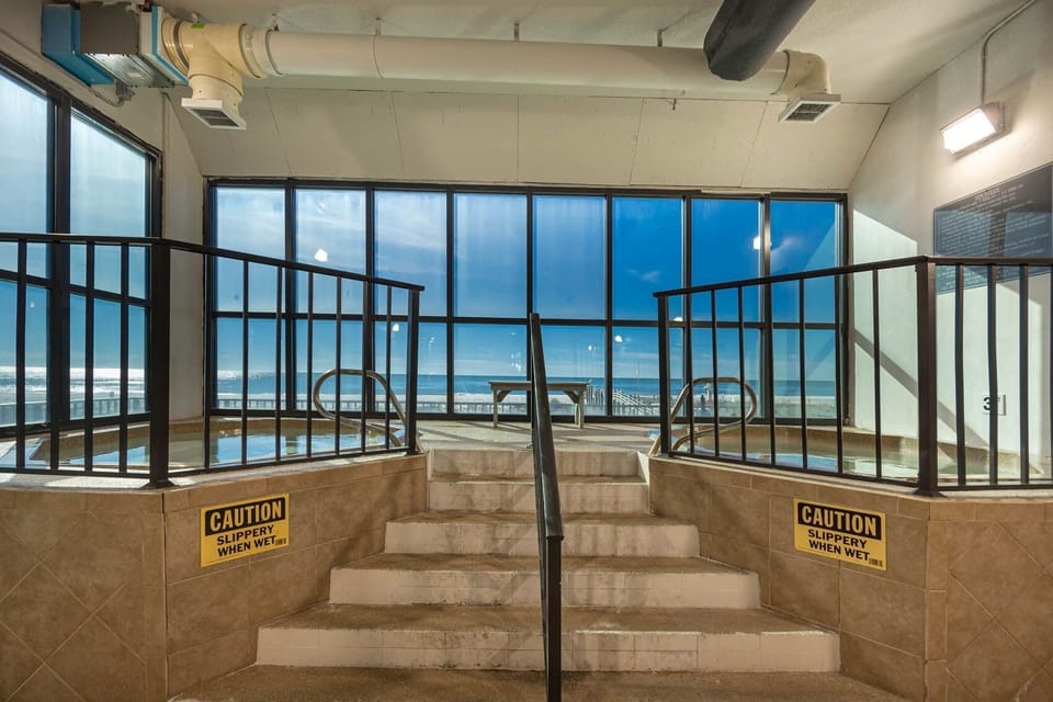 Condo, 3 Bedrooms | Interior