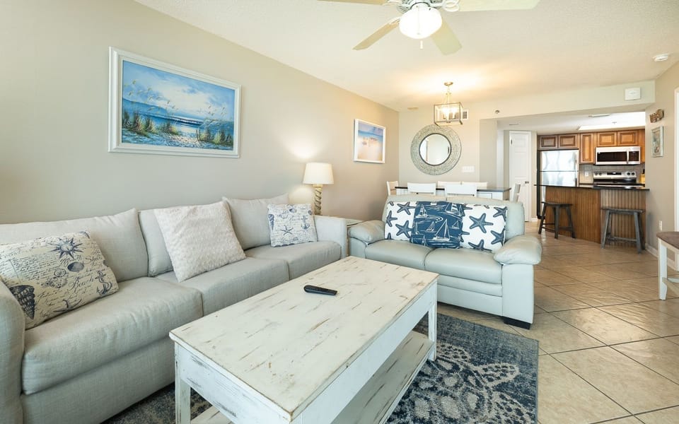 Condo, 2 Bedrooms | Living area